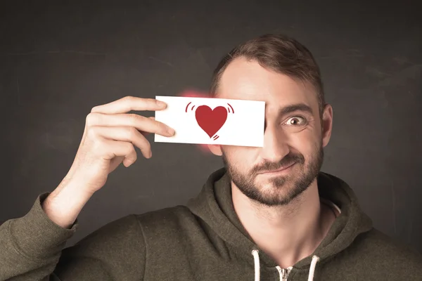 Vystřihnout muže držícího papír s kresbou srdce — Stock fotografie