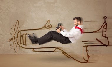 Duvara el çizimi uçak süren komik pilot.