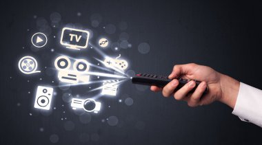 Uzaktan kumandalı ve ortam simgelerine sahip el