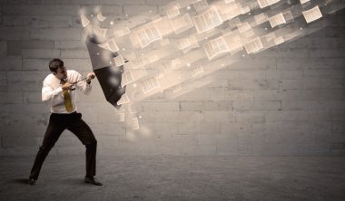 İş adamı ile şemsiye kağıtları rüzgara karşı koruma