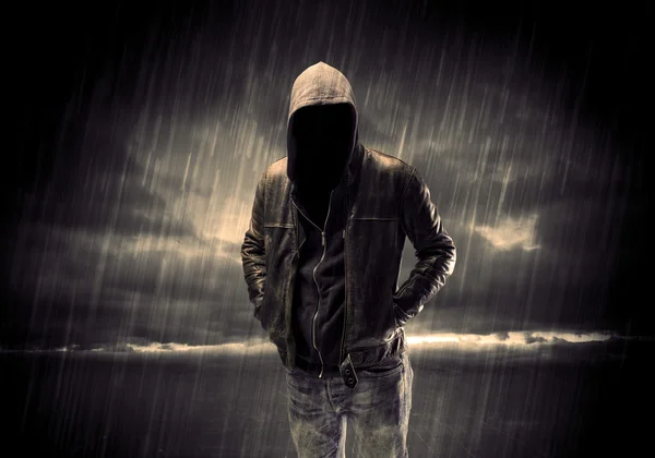 Anonieme terrorist in hoodie 's nachts — Stockfoto