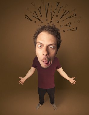 Sosyal ünlem işaretli koca kafalı insan.