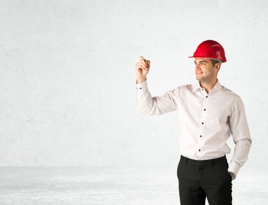 Boşlukta çizim yapan genç mimar