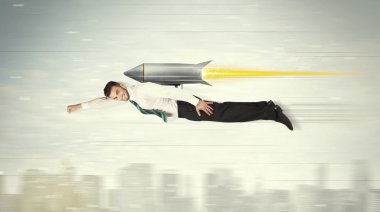 süper kahraman iş adamı ile jet pack roket CIT yukarıda uçan