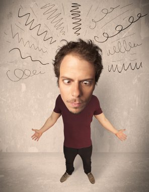 koca kafa kişi kıvırcık çizgilerle