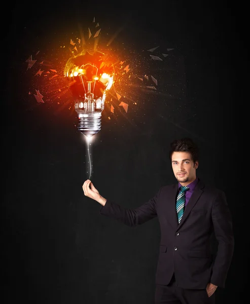 Uomo d'affari con una lampadina esplosiva — Foto Stock