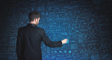 Ekonomi projesi geçmişi olan iş adamı çizimi
