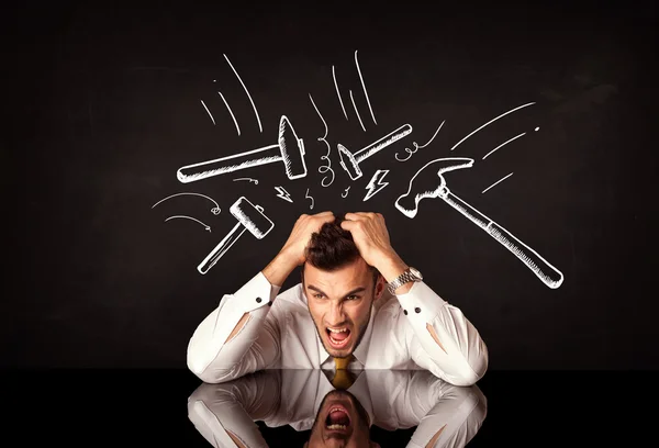 Depressieve zakenman zit onder de hamer merken — Stockfoto