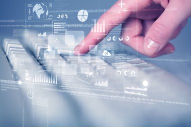 Yüksek teknoloji simgeleriyle elle basılan klavye tuşları