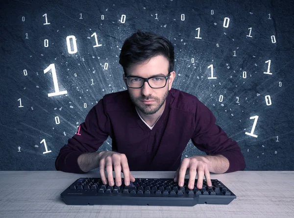 Online intruso geek ragazzo codici di hacking — Foto Stock