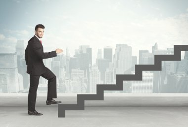 İş kişi önünde bir merdiven