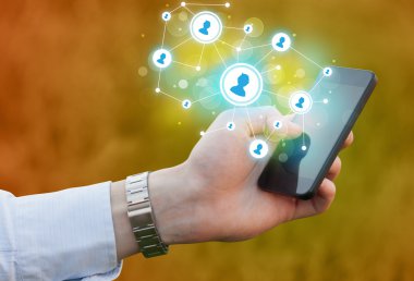 Smartphone, sosyal ağ kavramı işaret parmak