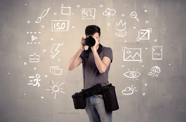 Fotograaf leert camera te gebruiken — Stockfoto