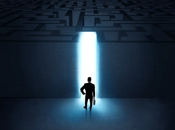 Mann am Eingang zum Labyrinth — Stockfoto