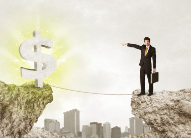 Bir dolar işareti ile rock dağda işadamı