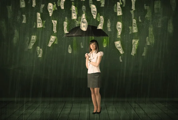 Femme d'affaires debout avec parapluie en dollar concept de pluie Bill — Photo