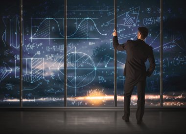 İş adamı iş grafikleri çiziyor