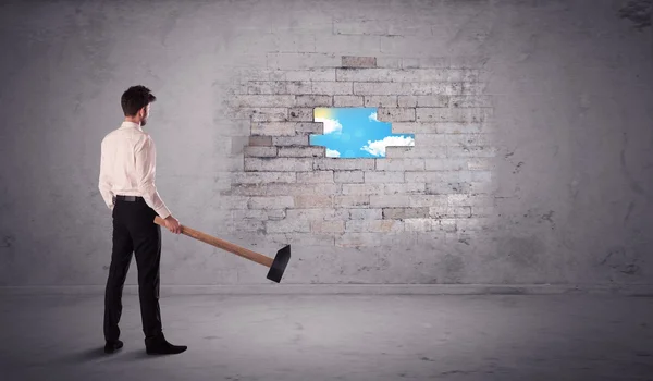 Business man hitting brick wall with hammer — Stock Photo, Image