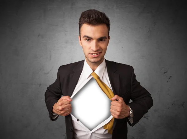 Empresário arrancando sua camisa com copyspace branco no peito — Fotografia de Stock