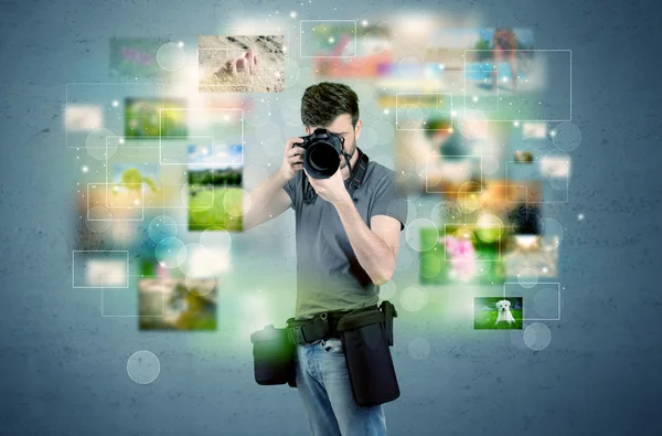 Photographer with pictures from the past — Stock Photo, Image