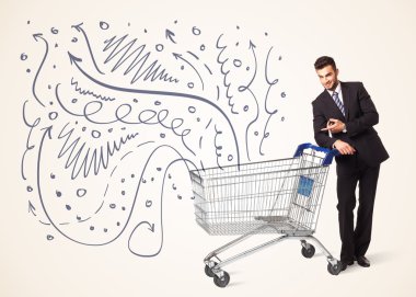 Alışveriş arabalı bir iş adamı.