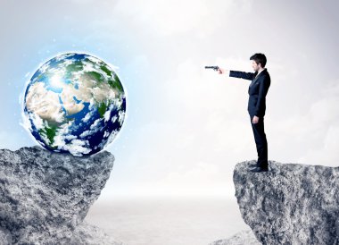 İşadamı küre rock dağda