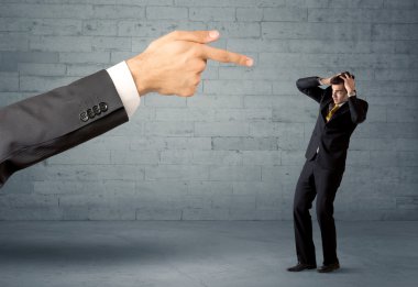Profesyonel olmayan satıcı ateş olmak