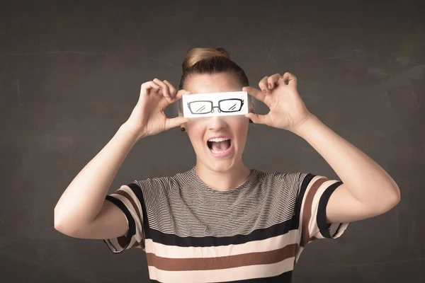 Chica feliz mirando con gafas de ojo de papel dibujado a mano —  Fotos de Stock