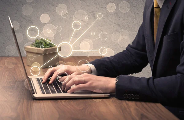 Science worker typing on laptop computer — Stock Photo, Image