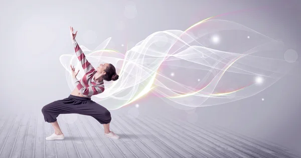 Urban breakdancer dance s bílými liniemi — Stock fotografie