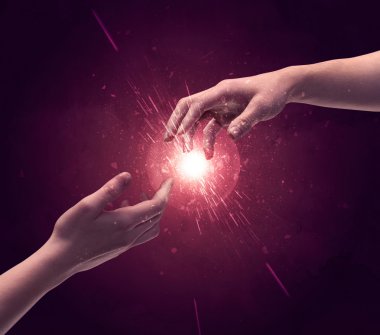 Dokunan eller uzayda ışıldar