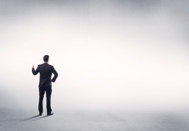 Boş beyaz arkaplanı olan satıcı