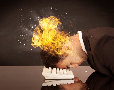 Stresli iş adamının kafası yanıyor.