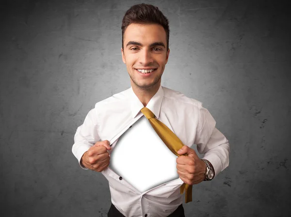 Empresário arrancando sua camisa com copyspace branco no peito — Fotografia de Stock