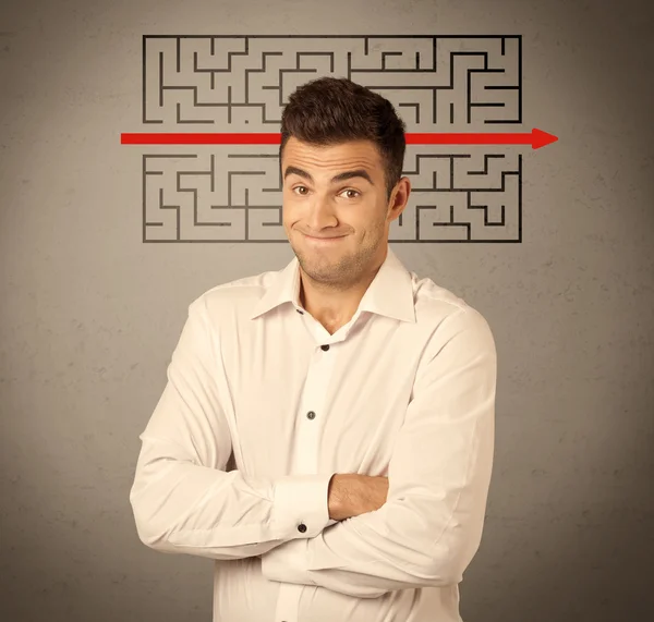 Stilig business kille lösa labyrinten — Stockfoto