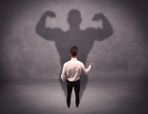 Hombre de negocios exitoso con sombra fuerte — Foto de Stock