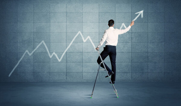 Человек чертит линию из лестницы