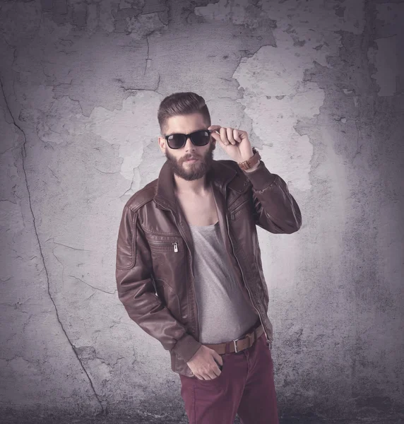 Przystojny hipster w odzieży mody — Zdjęcie stockowe