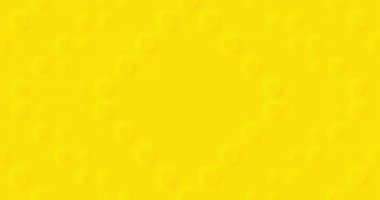 4k açık, güneşli, sarı, dinamik, hareketli dairelerle donatılmış hareketli arka plan. Parlak sıcak renkler. Yaratıcı eğlence girişi. Sunum, parti metni ve cadılar bayramı satışı için 3d soyut minimal animasyon