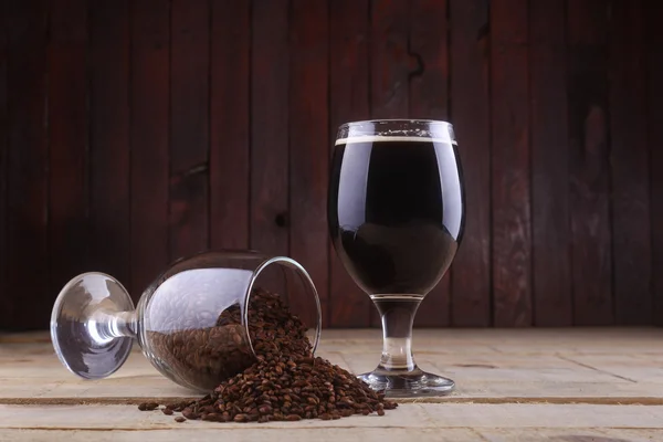 Karanlık bira ve malt