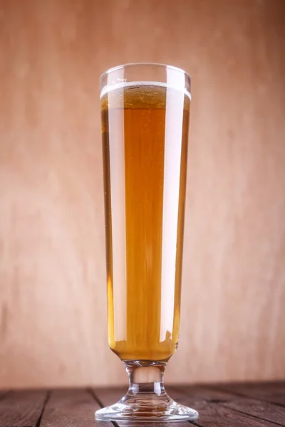 Пивной стакан Pilsner — стоковое фото