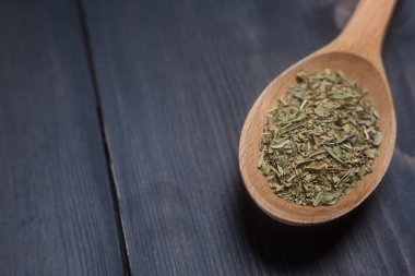 Kaşık yeşil baharat