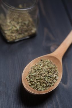 Kaşık yeşil baharat