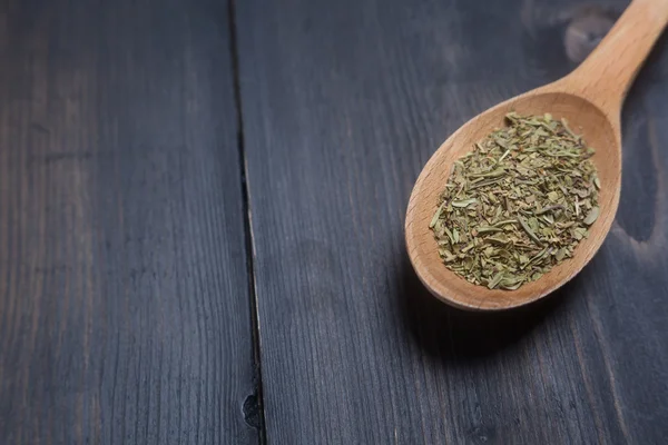 Kaşık yeşil baharat