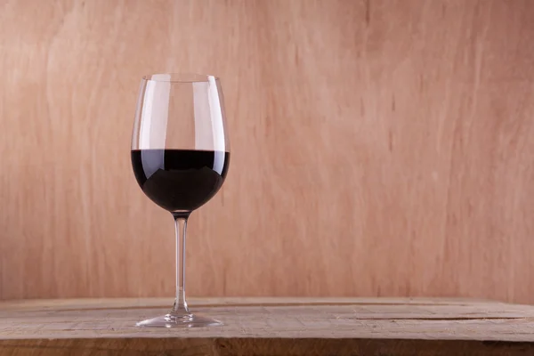 Vino rosso su legno — Foto Stock