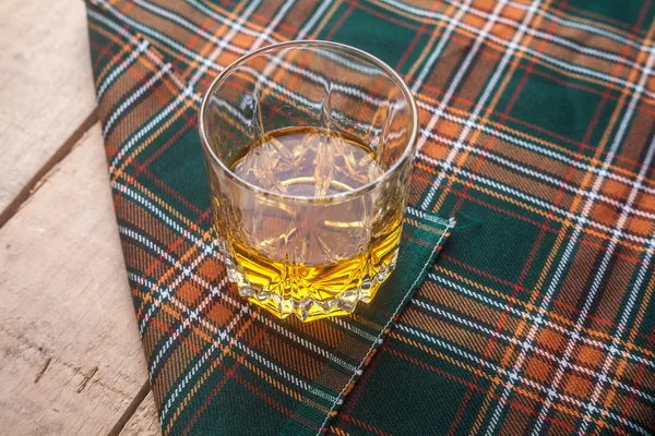 Scotch whisky na kratę — Zdjęcie stockowe
