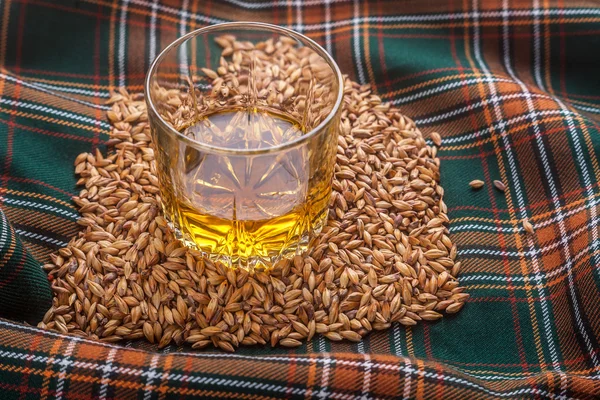 Whisky y granos — Foto de Stock