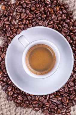 Kahve ve kahve çekirdeği.