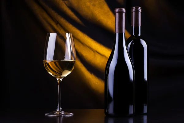 Wine bottles and a glass — Stock Photo, Image