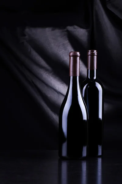 Två vinflaskor — Stockfoto